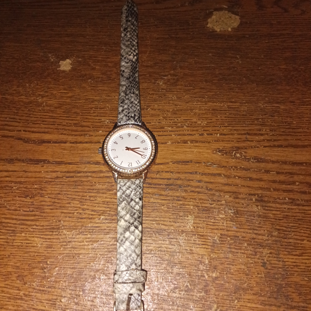 Snakeskin Pattern Watch with White Dial